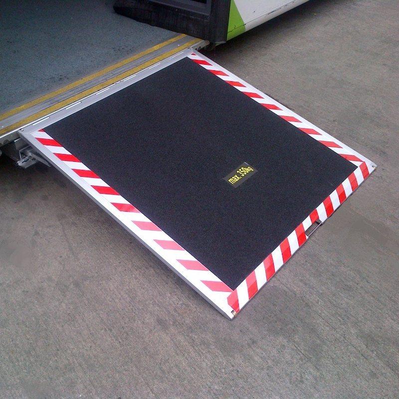 China Special Electric Wheelchair Loading Ramp for Bus with Ce and Emark Certificate