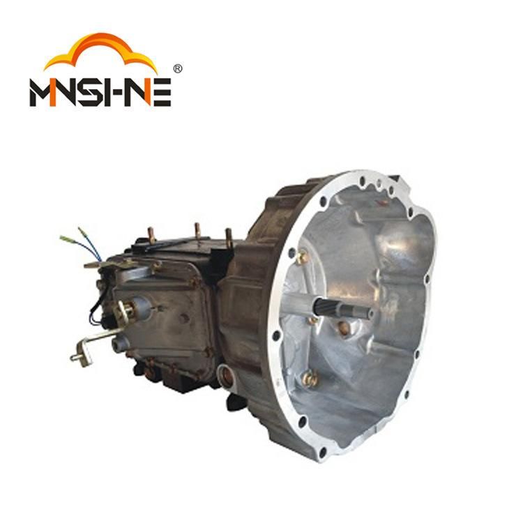 Reliable Quality Transmission Gearbox Jc528t6 for Isuzu Nkr 4jb1 4X2 Diesel Engine